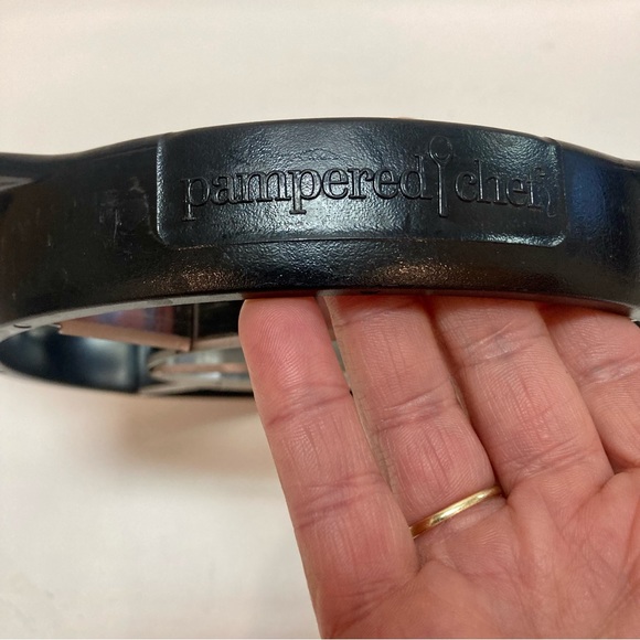 Pampered Chef Pineapple Corer/ Slicer Cutter Wedge - Picture 6 of 6